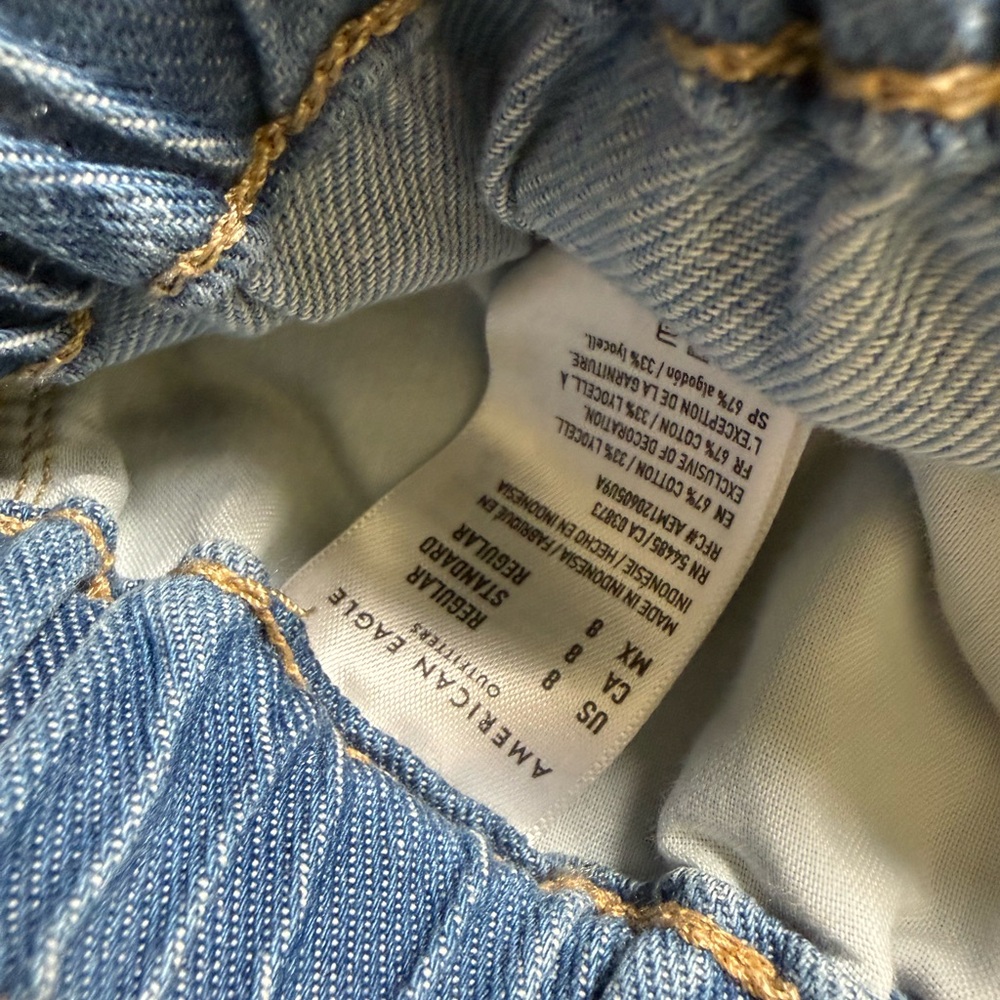 American Eagle Highest Rise Mom Jeans with a paperbag waist and tie belt Size 8 - Picture 6 of 9